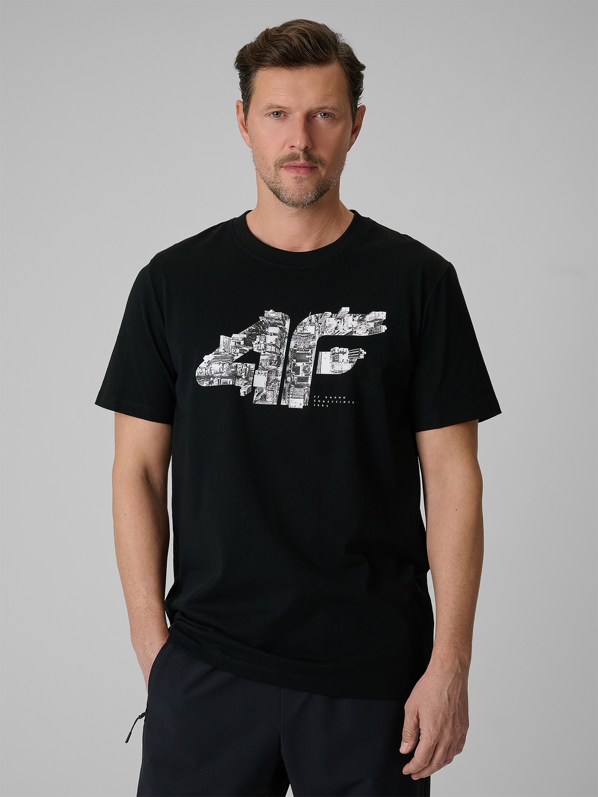 4F T-shirt regular z nadrukiem męski - czarny XXL