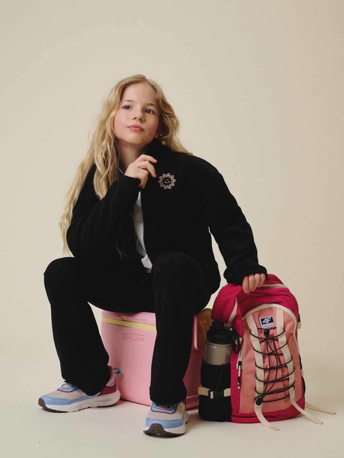 4F Polar oversize bez kaptura dziewczęcy - czarny 158/164 (12-14 lat)