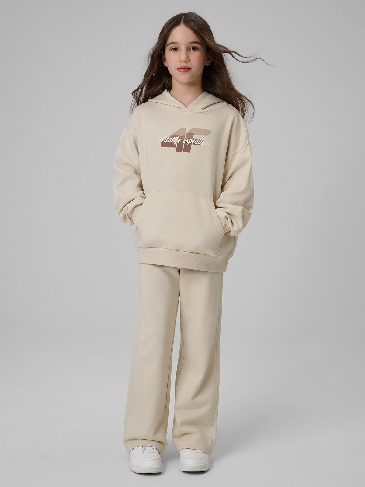 4F Spodnie dresowe z szerokimi nogawkami dziewczęce - beżowe 158 (12-13 lat)