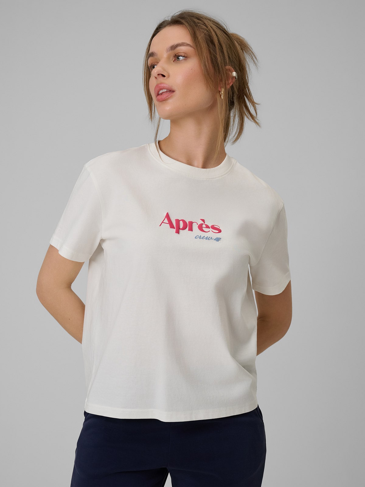 4F T-shirt boxy z nadrukiem damski - beżowy XS