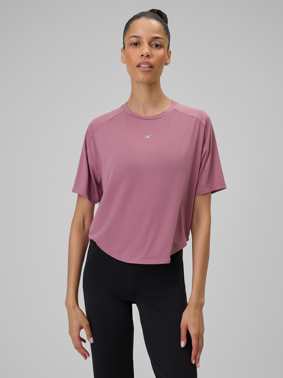 4F Koszulka do jogi regular szybkoschnąca damska - różowa XS