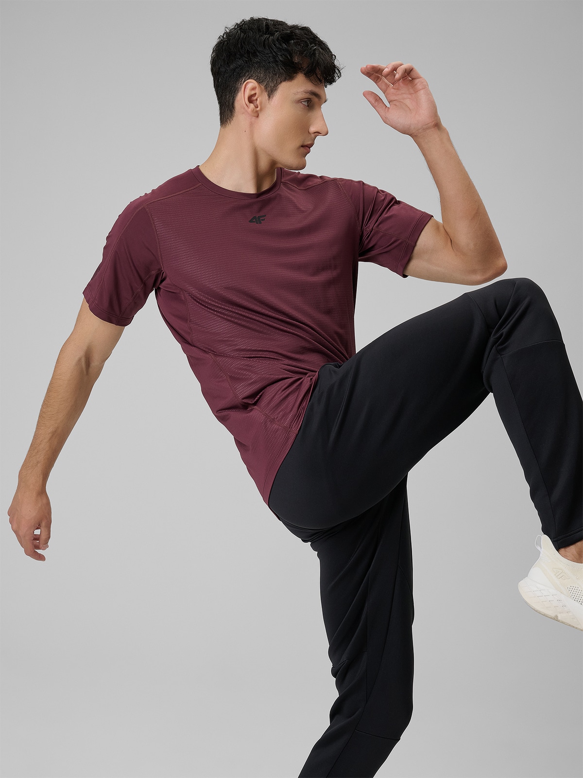 4F Koszulka treningowa regular szybkoschnąca męska - burgundowa XXL