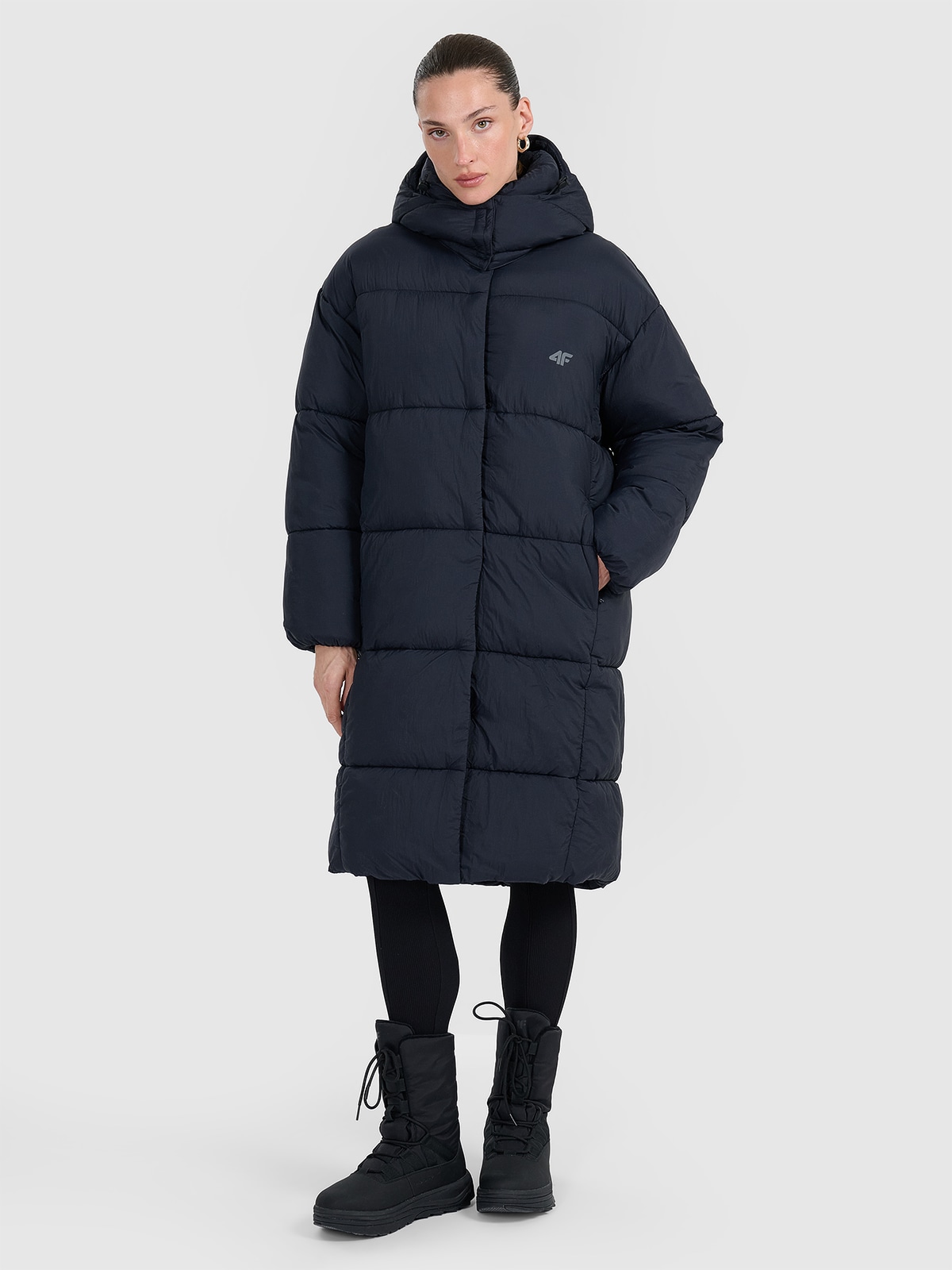 4F Płaszcz puchowy z wypełnieniem syntetycznym damski - czarny L