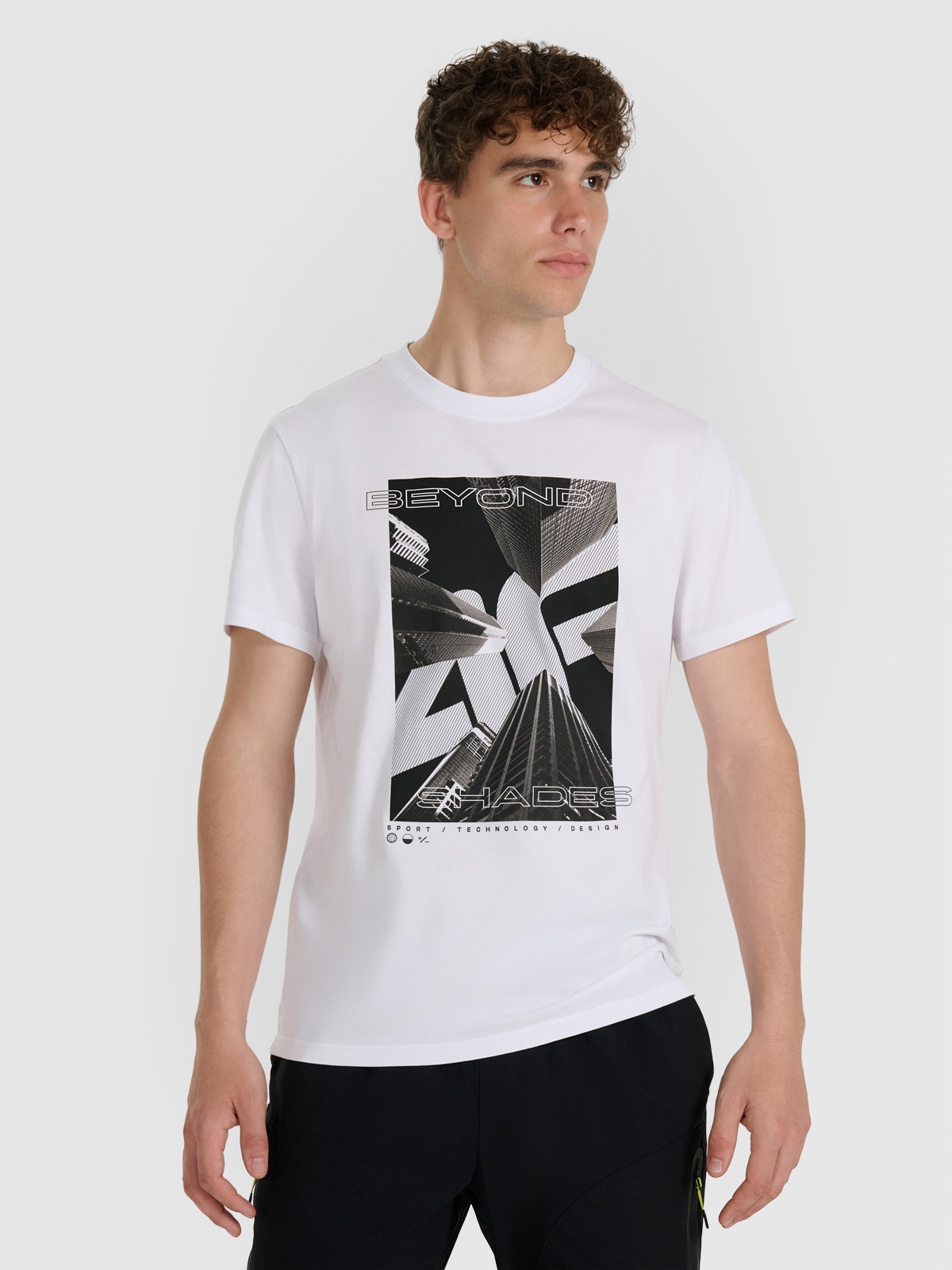 4F T-shirt regular z nadrukiem męski - biały L