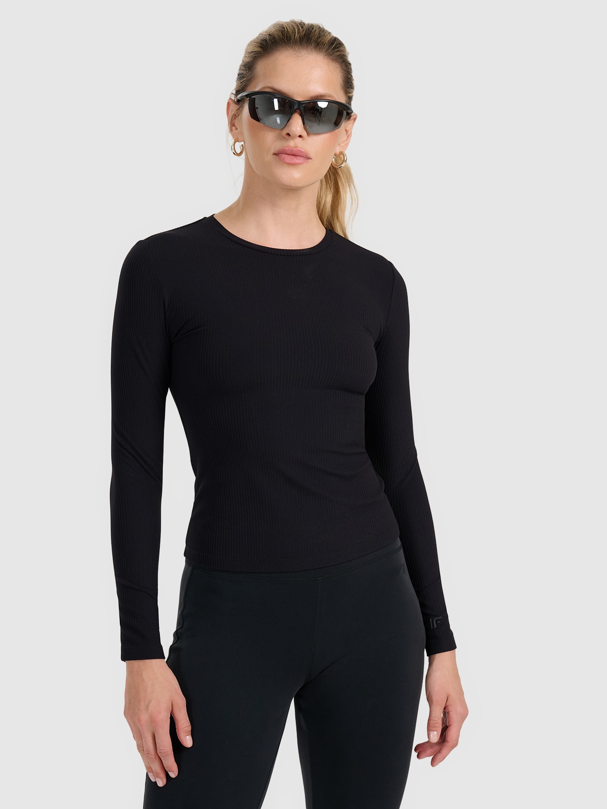 4F Longsleeve slim z prążkowanej dzianiny damski - czarny XS