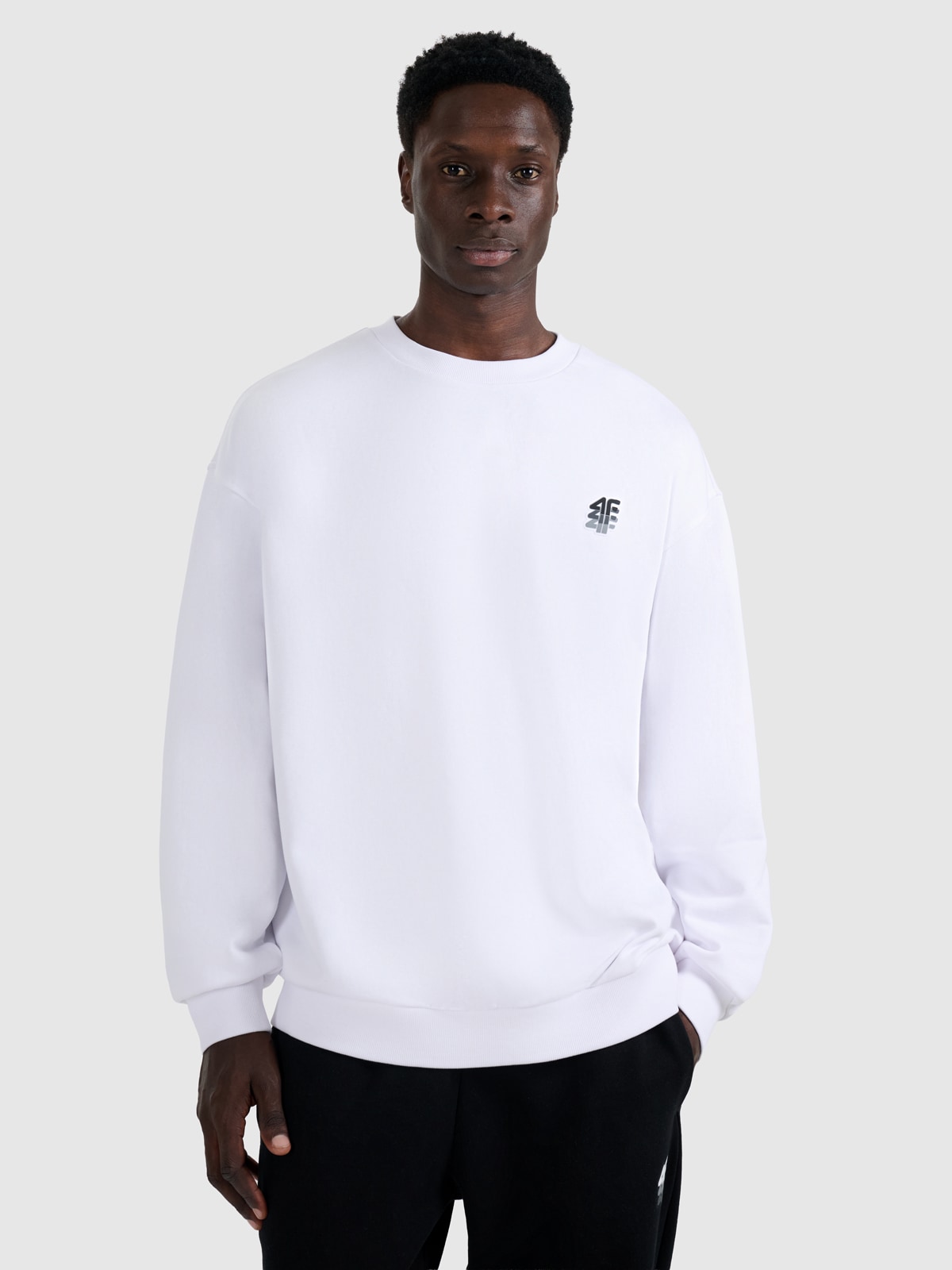 Opinie o Bluza dresowa nierozpinana bez kaptura męska - biała L