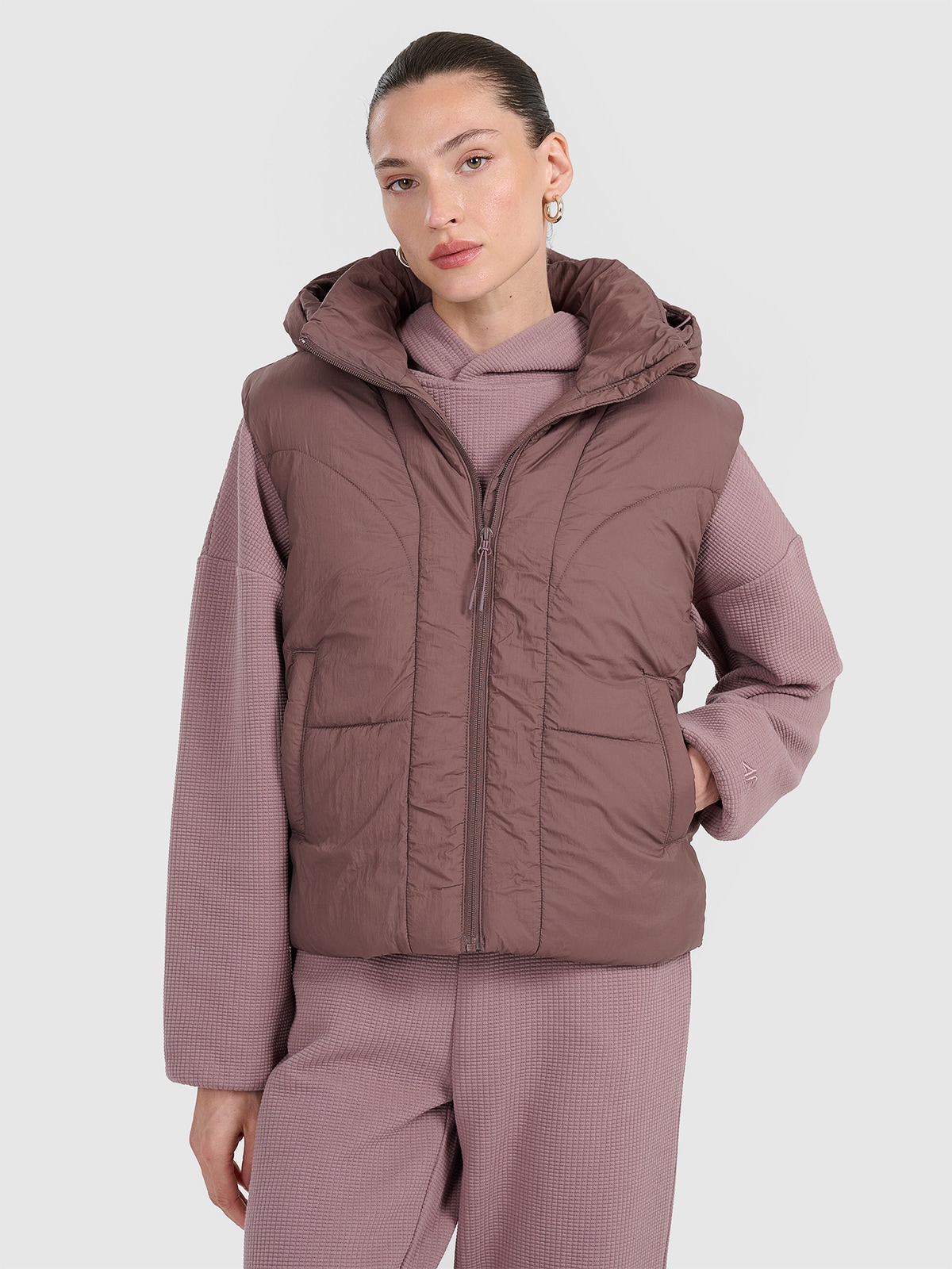 4F Bezrękawnik puchowy z wypełnieniem syntetycznym damski - brązowy S