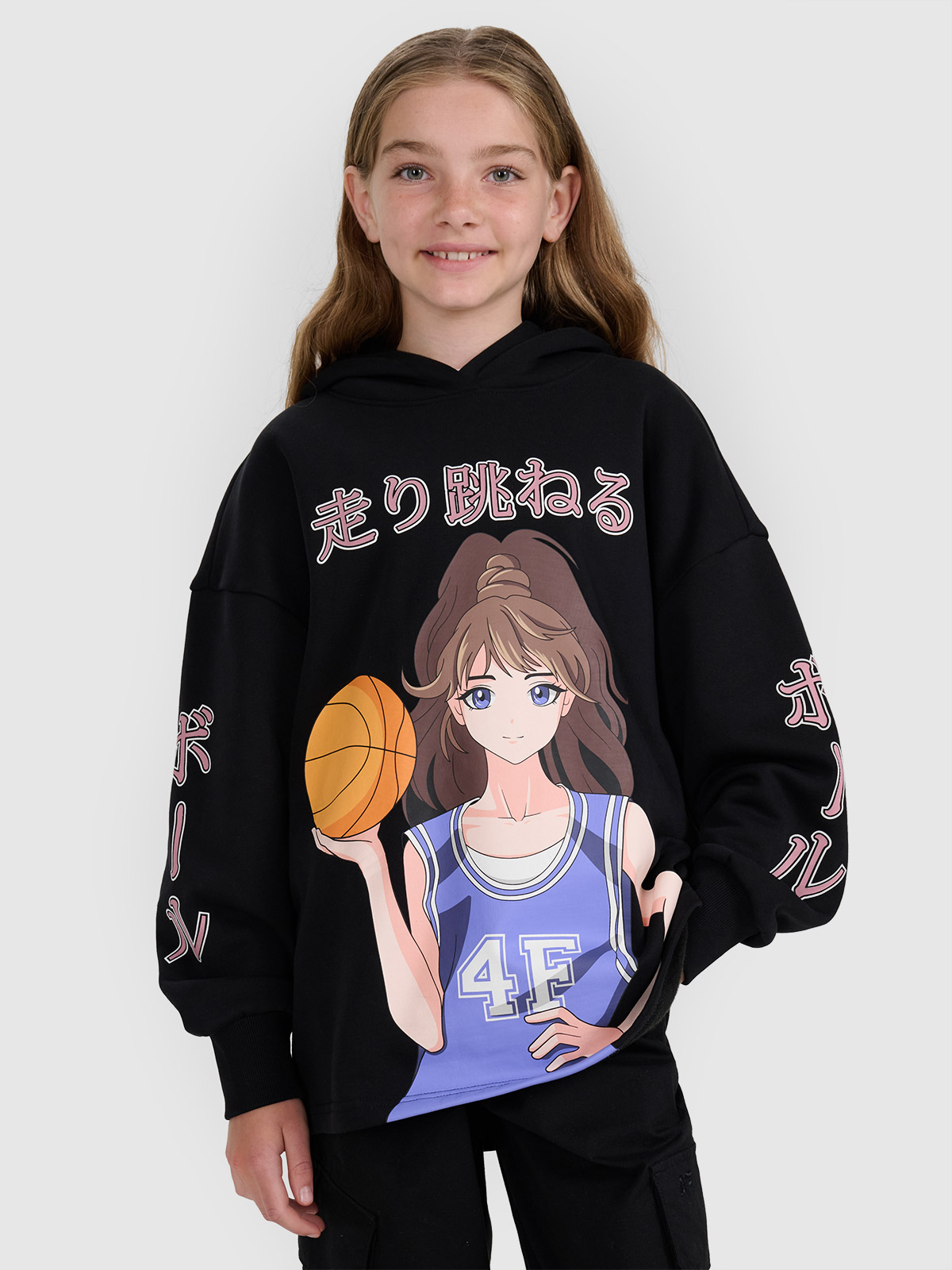 4F Bluza dresowa nierozpinana z kapturem dziewczęca - czarna 122 (6-7 lat)