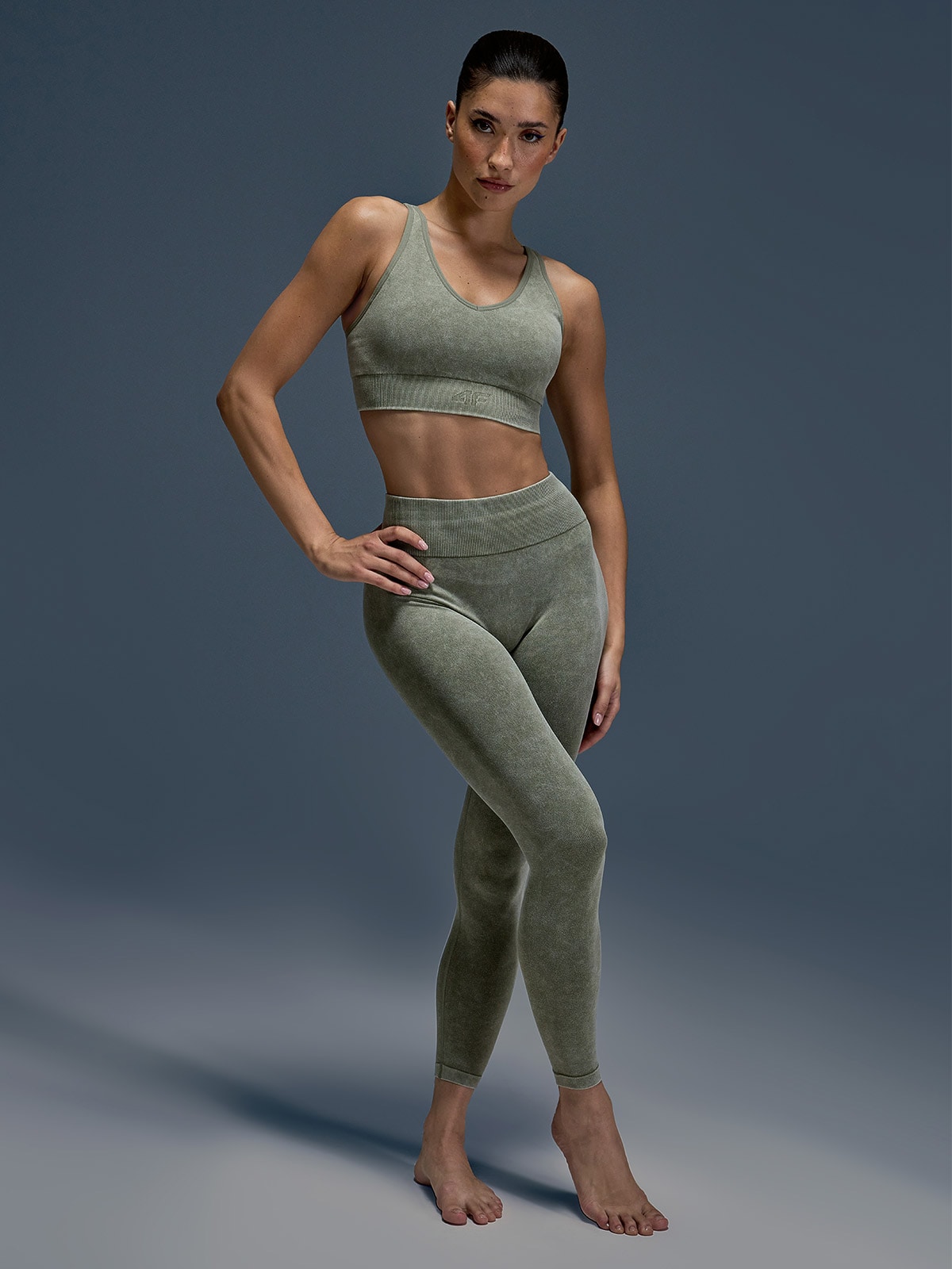 4F Legginsy do jogi i pilatesu bezszwowe damskie - zielone M/L