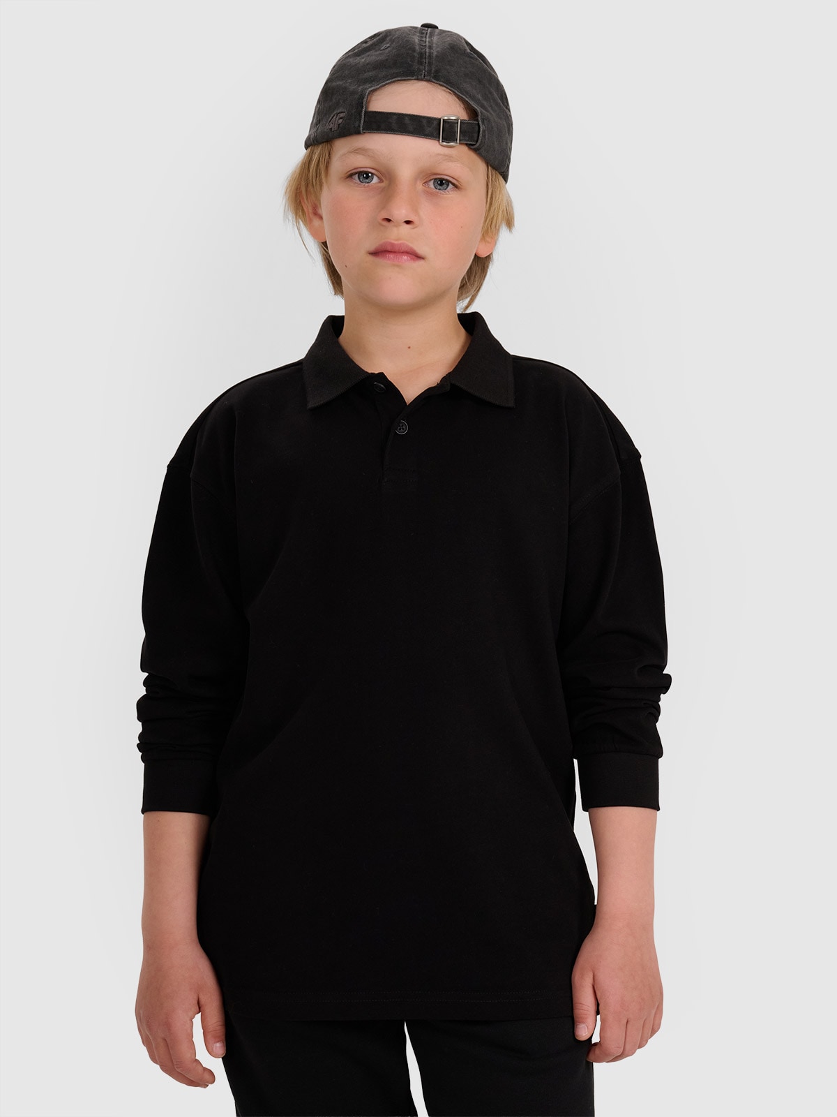 4F Longsleeve polo regular chłopięcy - czarny 122 (6-7 lat)
