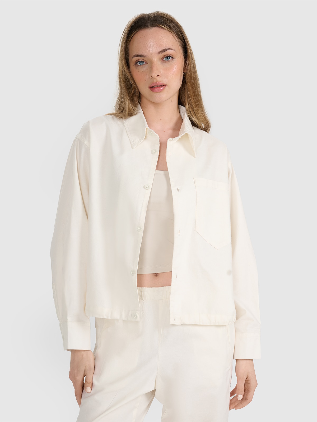 4F Koszula oversize z kołnierzykiem damska - biała L