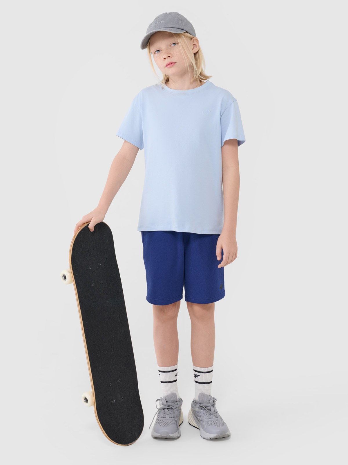 4F Spodenki dresowe chłopięce - niebieskie 122 (6-7 lat)