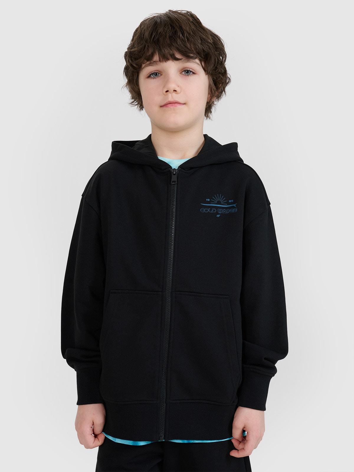 4F Bluza dresowa rozpinana z kapturem chłopięca - czarna 122 (6-7 lat)