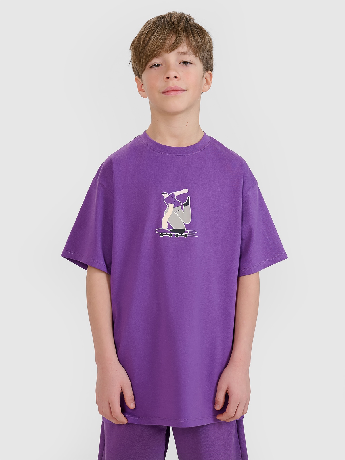 4F T-shirt oversize z nadrukiem chłopięcy - fioletowy 122 (6-7 lat)