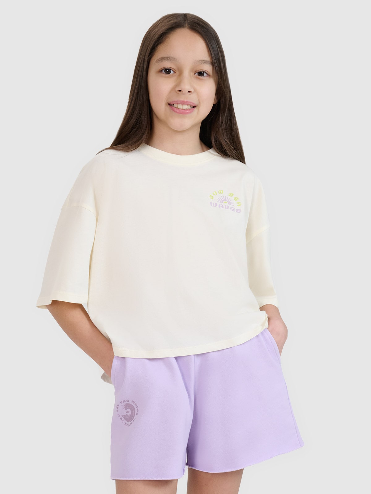 4F T-shirt oversize crop top z nadrukiem dziewczęcy - biały 122 (6-7 lat)