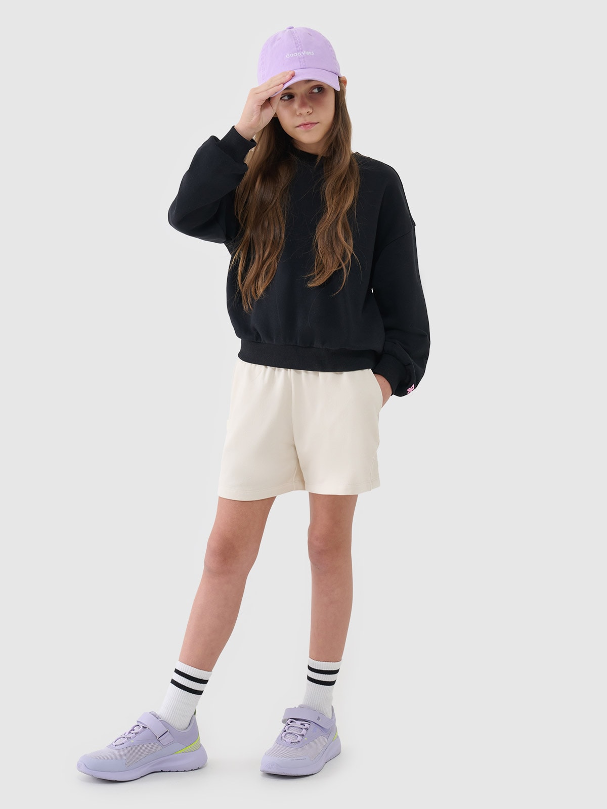 4F Spodenki dresowe dziewczęce - beżowe 122 (6-7 lat)