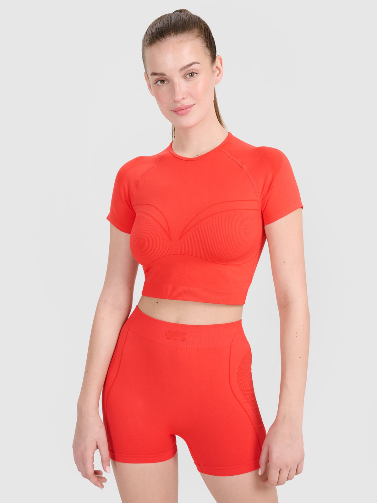 4F Crop-top treningowy slim bezszwowy damski - czerwony M/L
