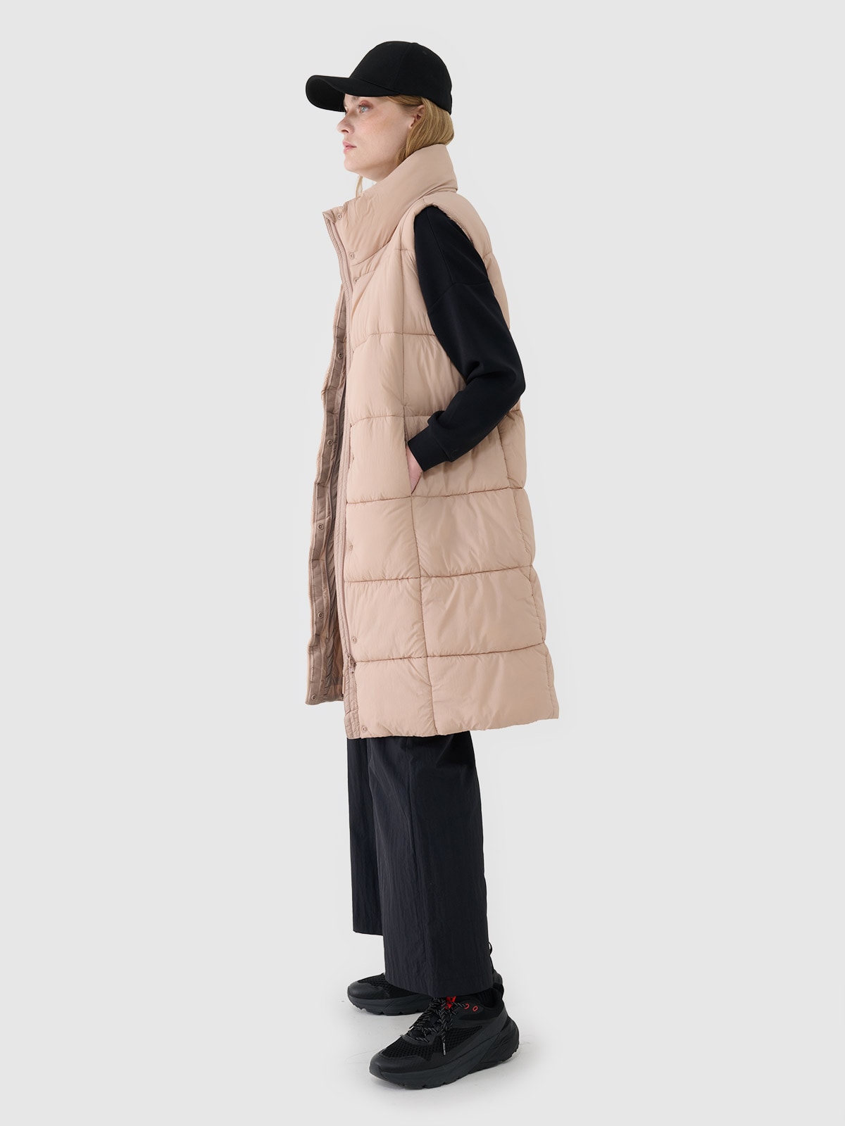 4F Długi bezrękawnik puchowy z wypełnieniem syntetycznym damski - beżowy M