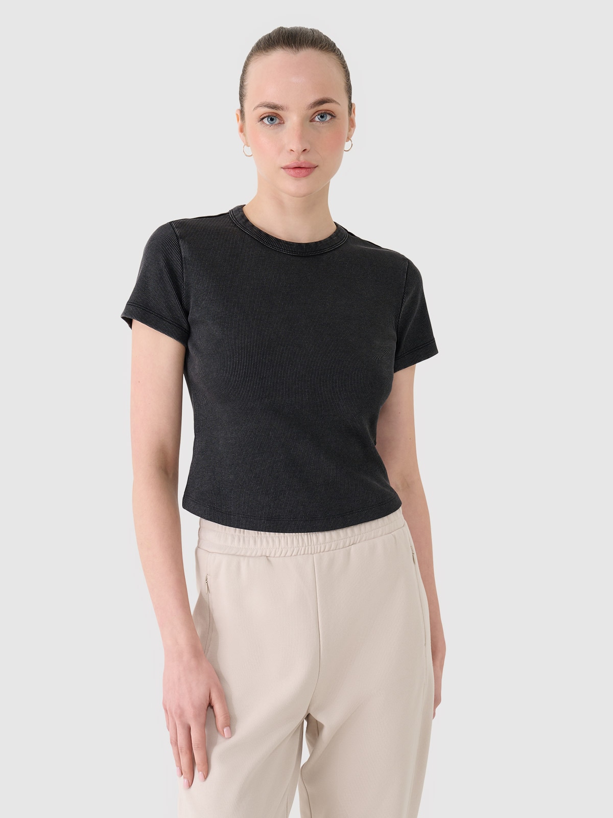 4F T-shirt slim z prążkowanej dzianiny damski - czarny L