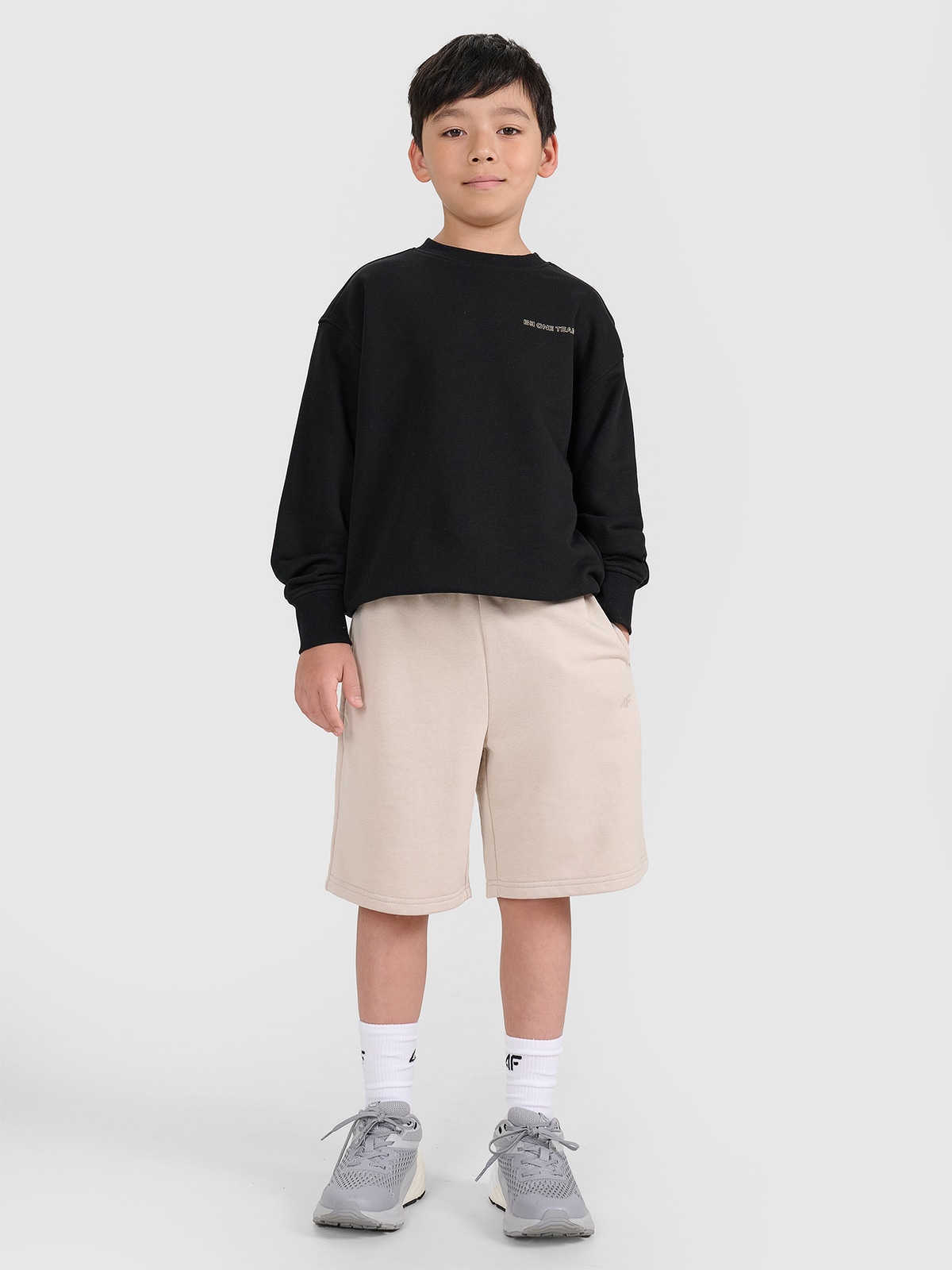 4F Spodenki dresowe chłopięce - beżowe 122 (6-7 lat)