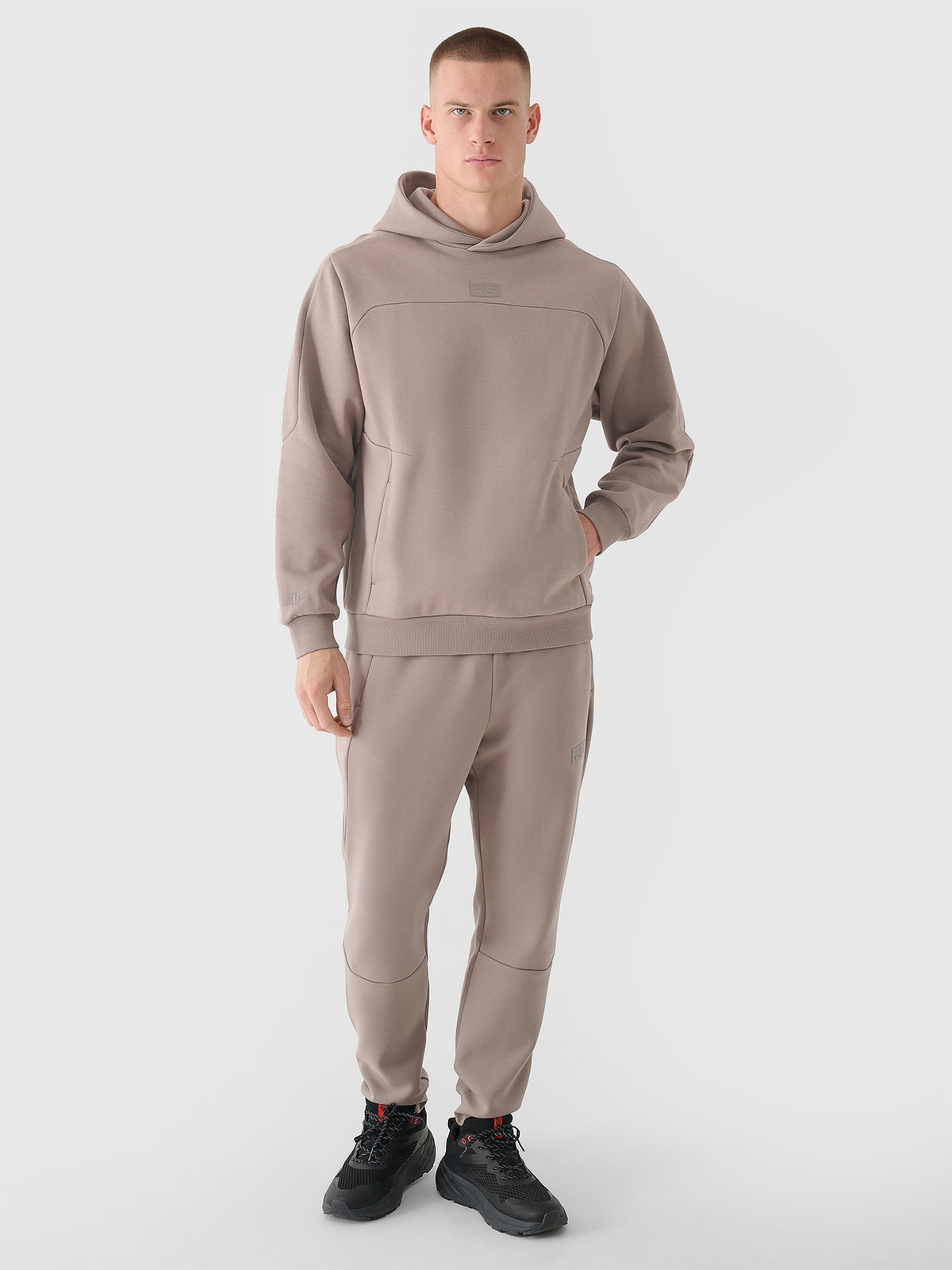 4F Spodnie dresowe joggery męskie 4F x Robert Lewandowski - beżowe XL