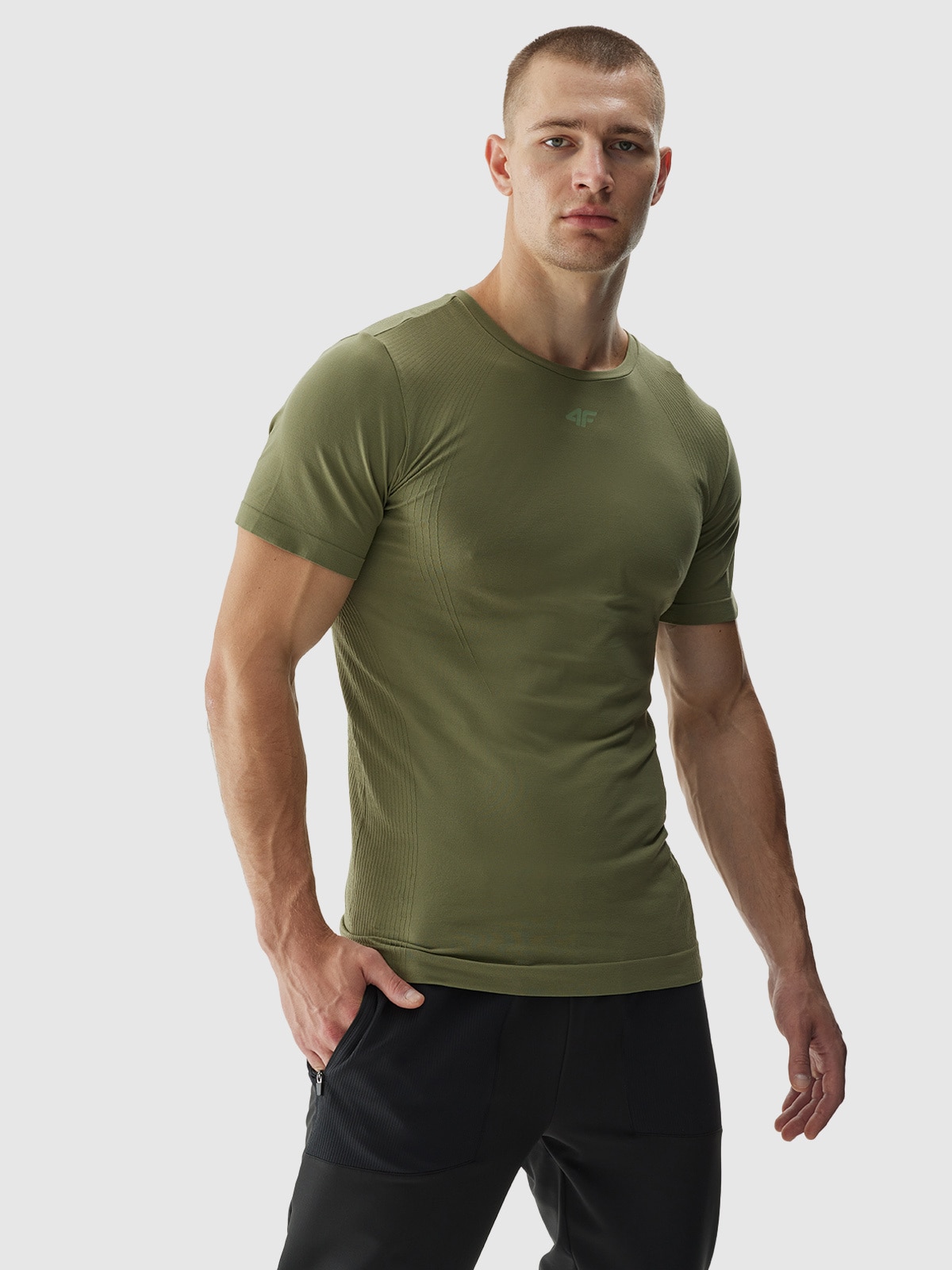 4F Koszulka treningowa bezszwowa męska - khaki S/M