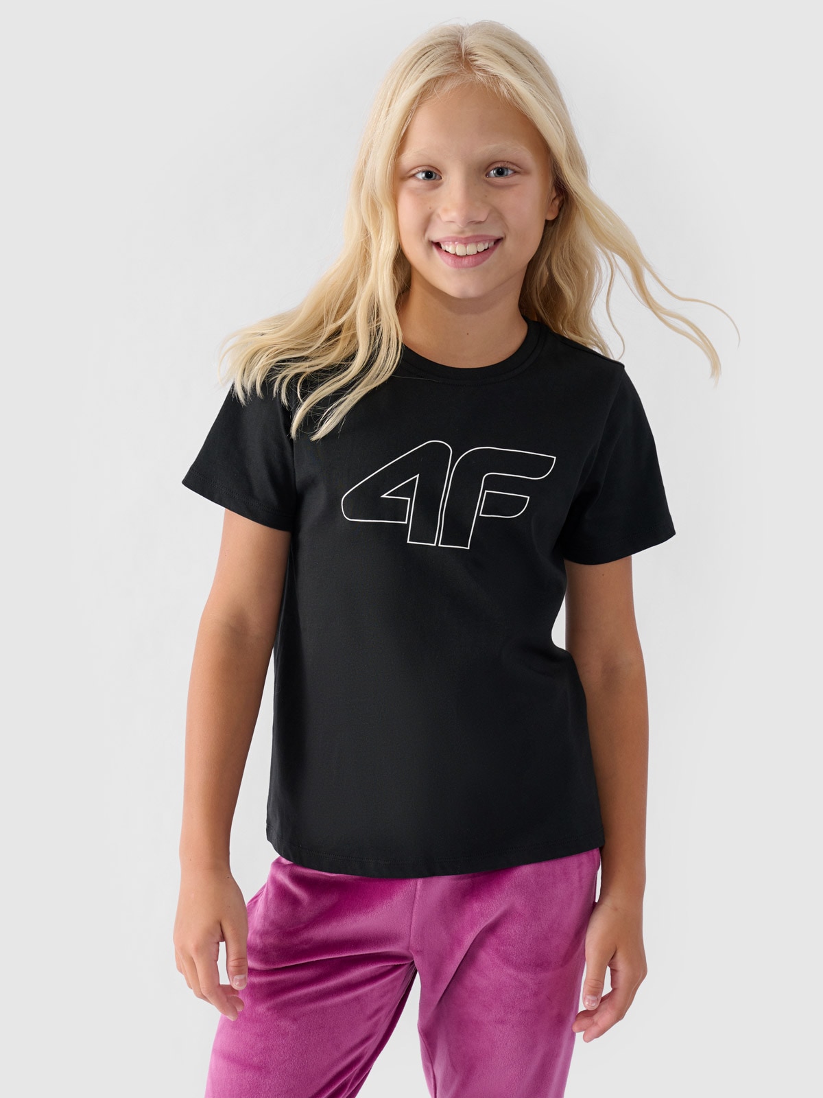 4F T-shirt z nadrukiem dziewczęcy - głęboka czerń 152 (11-12 lat)