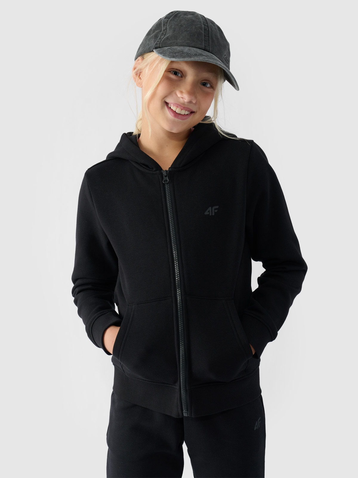 4F Bluza dresowa rozpinana z kapturem dziewczęca - czarna 152 (11-12 lat)