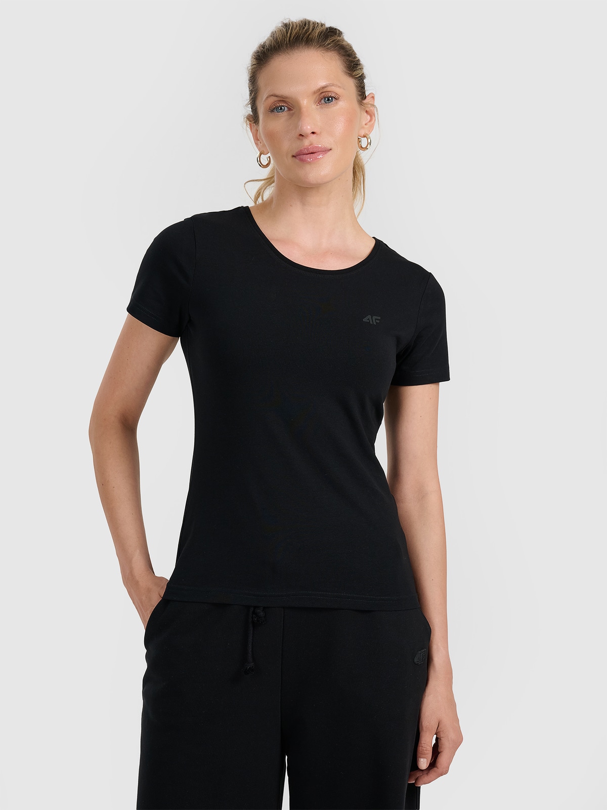4F T-shirt slim gładki damski - czarny XS