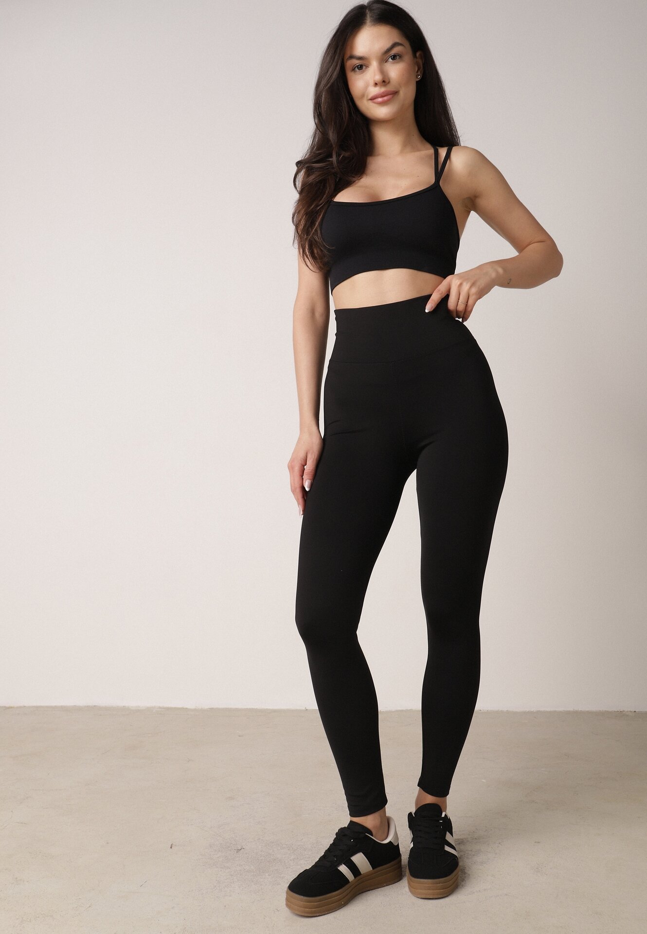 Czarne Legginsy z Wysokim Stanem z Pasem Modelującym w Talii Azinera