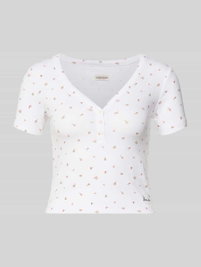 t-shirt o kroju krótkim z dekoltem w serek i listwą guzikową