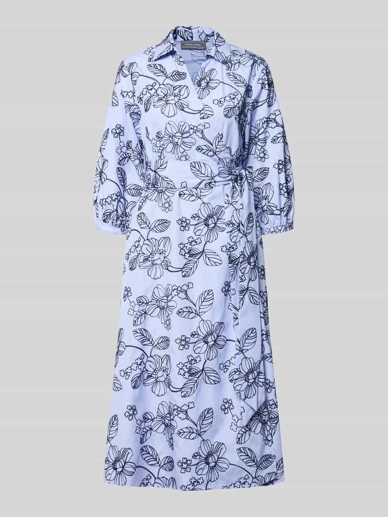 sukienka kopertowa z haftami i rękaw o dł. 3/4