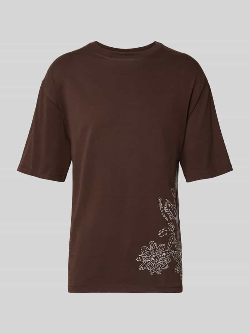 damski t-shirt o kroju loose fit z haftami