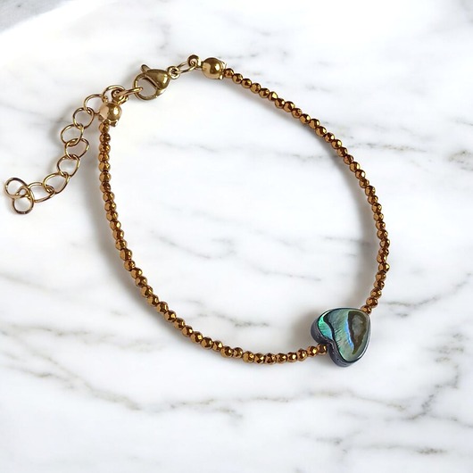 Bransoletka z serduszkiem : muszla PAUA, hematyt złoty