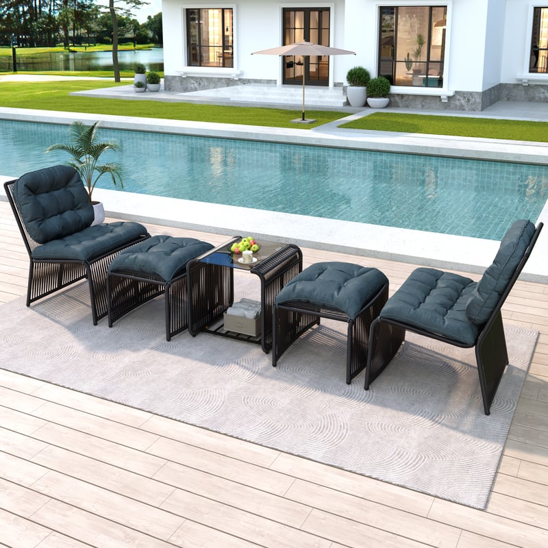 Zestaw mebli ogrodowych 2-osobowy z żelaza i rattanu PE: 2 fotele + 2 podnóżki + szklany stolik kawowy - Czarny + szary