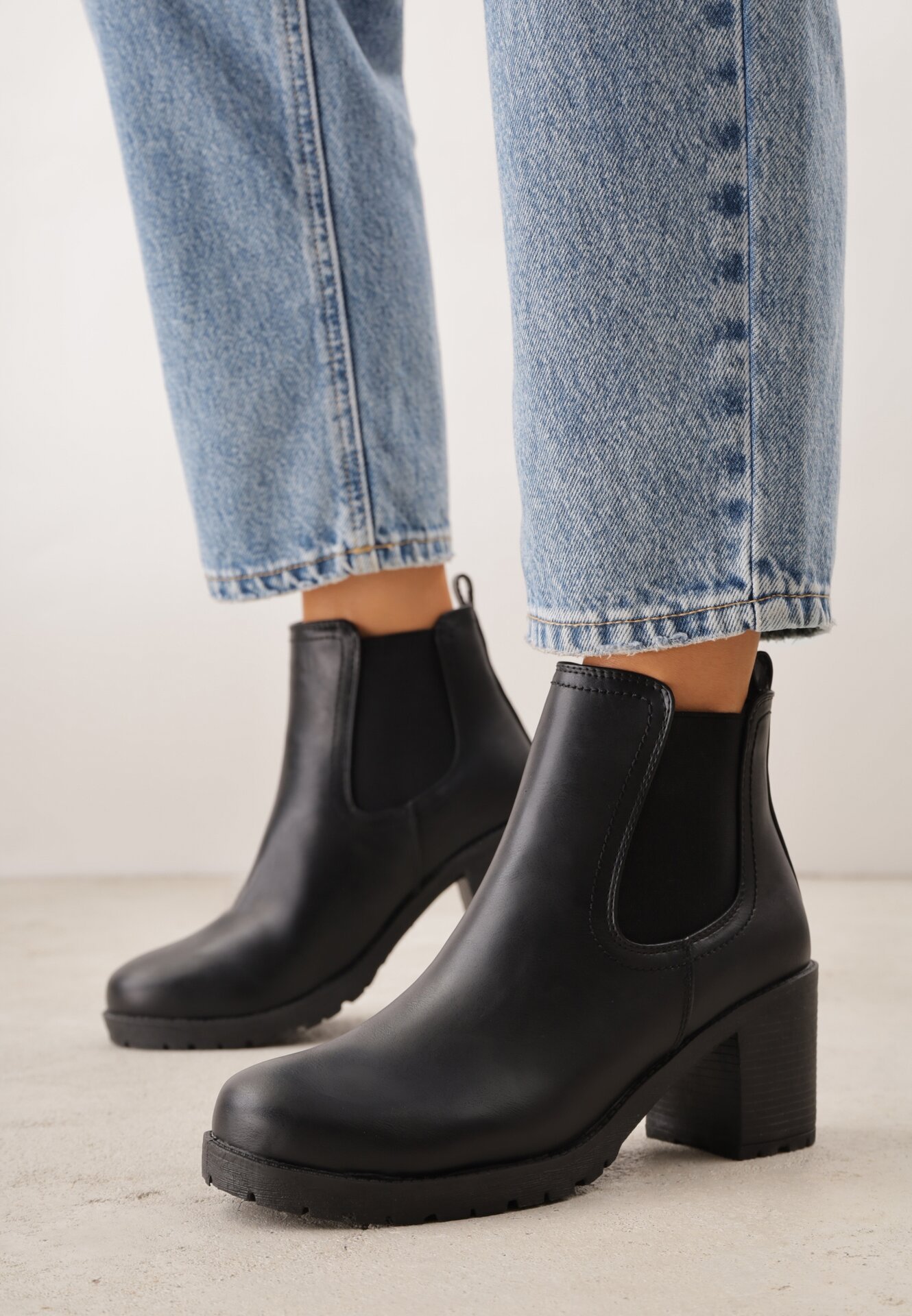 Czarne Klasyczne Botki Sztyblety VICES na Słupku Cezeira