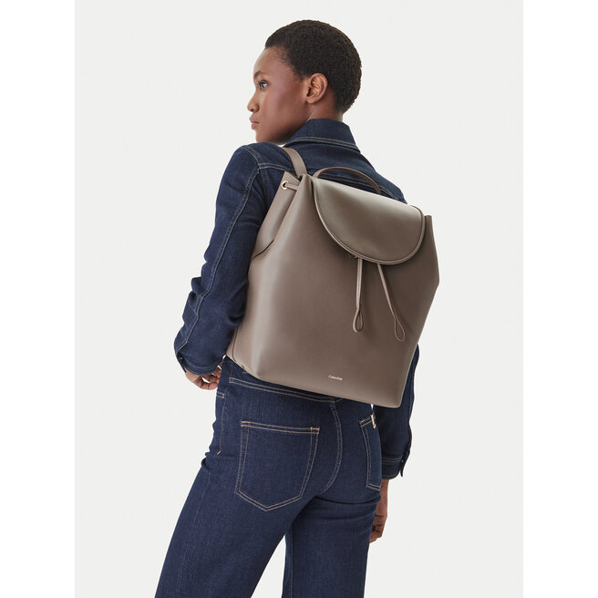 Plecak Calvin Klein Foil Logo Large Flap Backpack LV04F3505G Brązowy