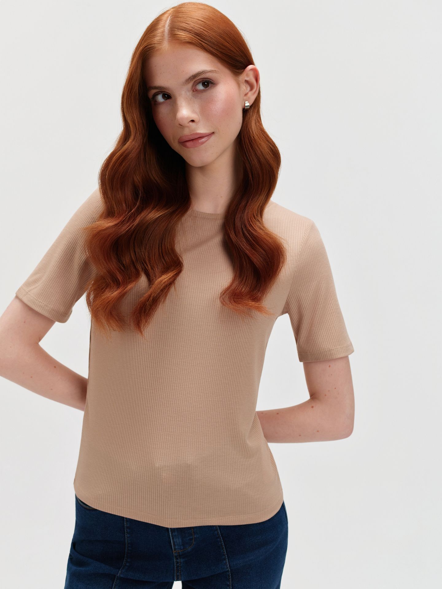 Beżowy top basic