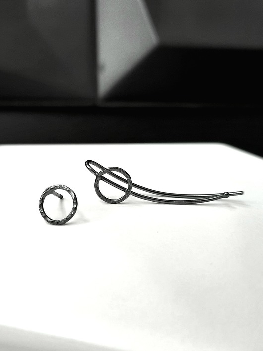 Komplet czarny kolczyk- nausznica Koło ze srebra na lewe ucho