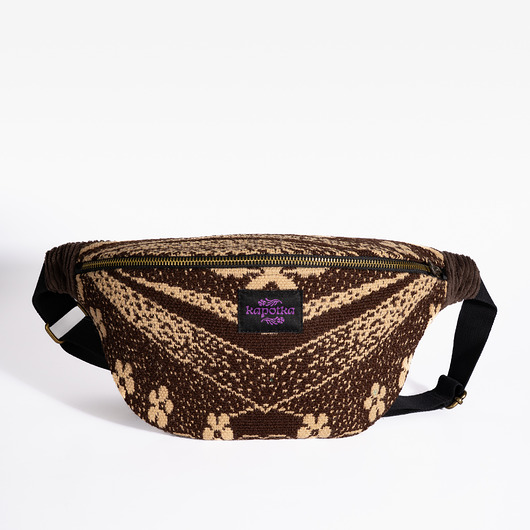 Upcyclingowa nerka brązowo-beżowa ze starej narzuty