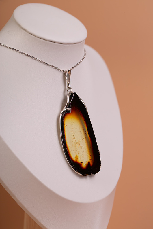 Wisiorek plaster z naturalnego bursztynu bałtyckiego