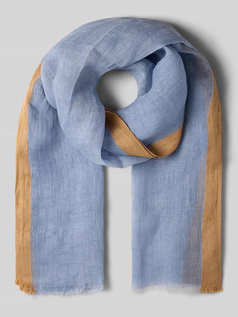 Szal z frędzlami na zakończeniach