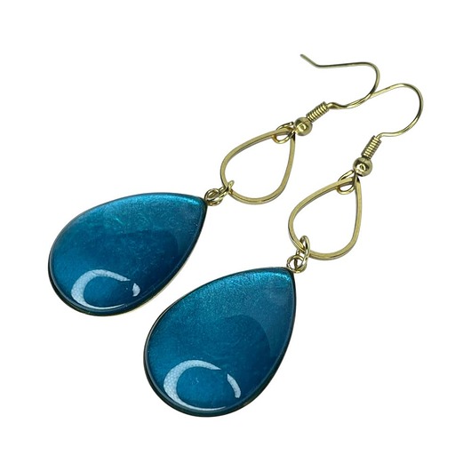 Złocone kolczyki w perłowym odcieniu turkusu