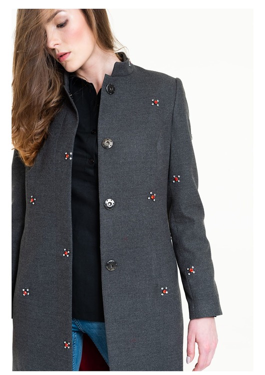 Wyszywany płaszcz wełniany