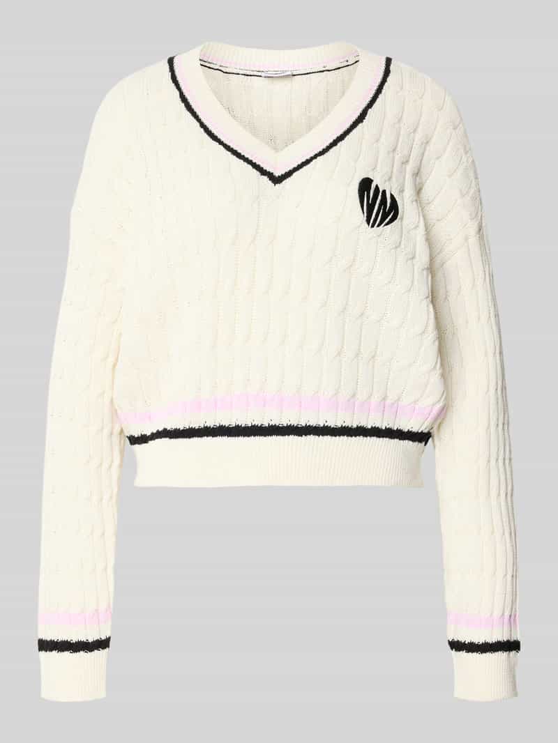 Sweter dzianinowy z warkoczowym splotem i dekoltem w serek model 'MAKI'