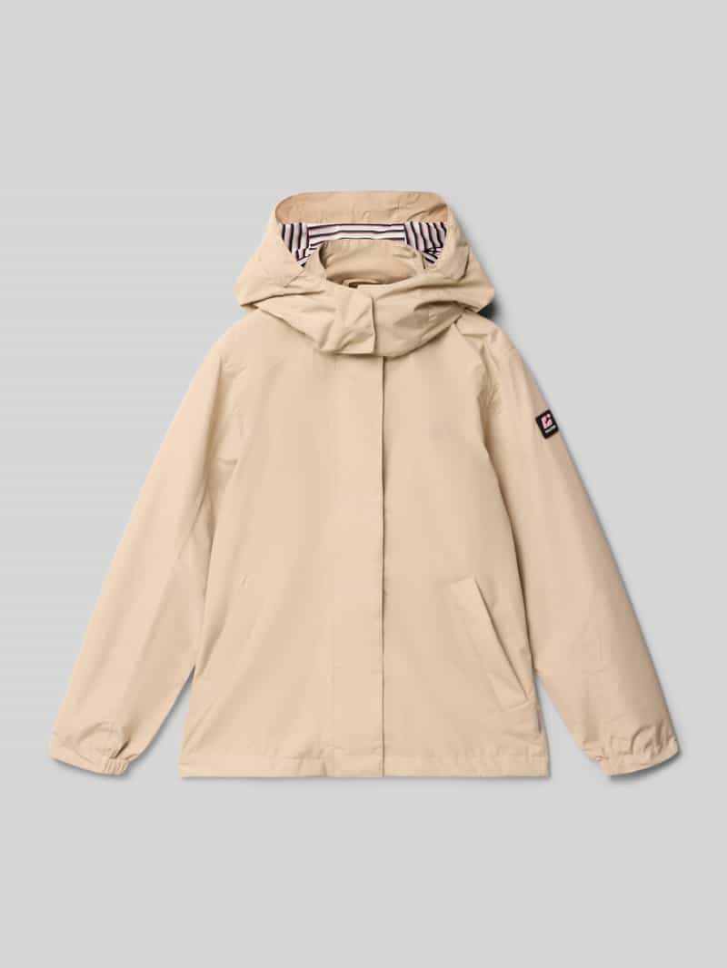 kurtka z kapturem i detal z logo