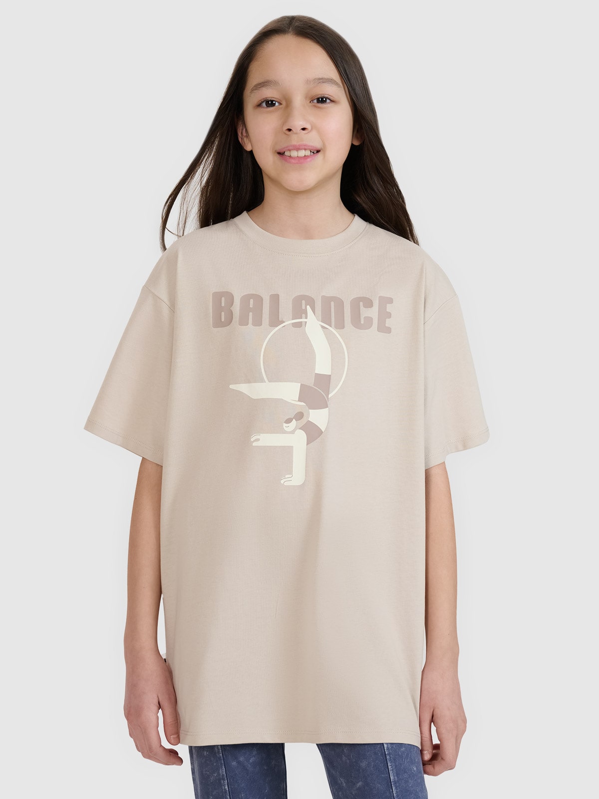 4F T-shirt oversize z nadrukiem dziewczęcy - beżowy 134 (8-9 lat)