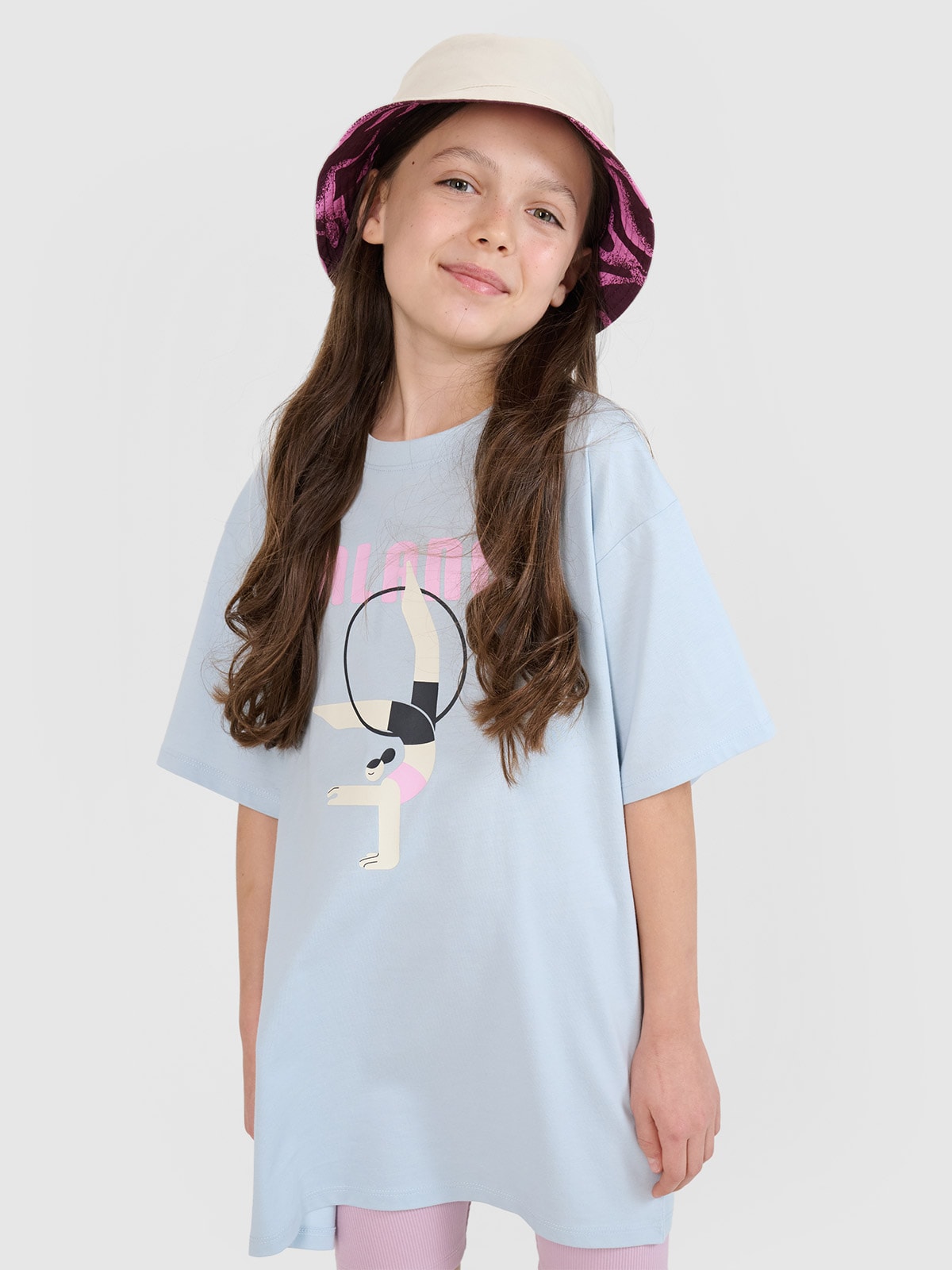 4F T-shirt oversize z nadrukiem dziewczęcy - niebieski 122 (6-7 lat)