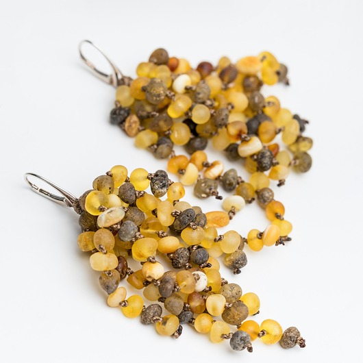 GRONA Kolczyki z matowego bursztynu bałtyckiego wiszące