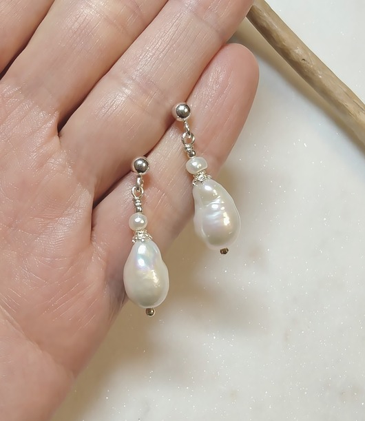 Srebrne kolczyki z perłą barokową